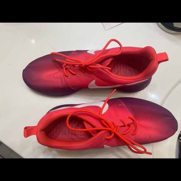 NIKE Roshe sneaker! - Picture 3 of 4